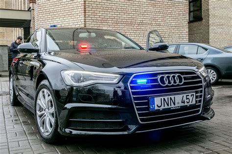 Policijos automobilis „Audi A6“ su radaru