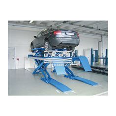 Automobilio pakėlimas ant keltuvo