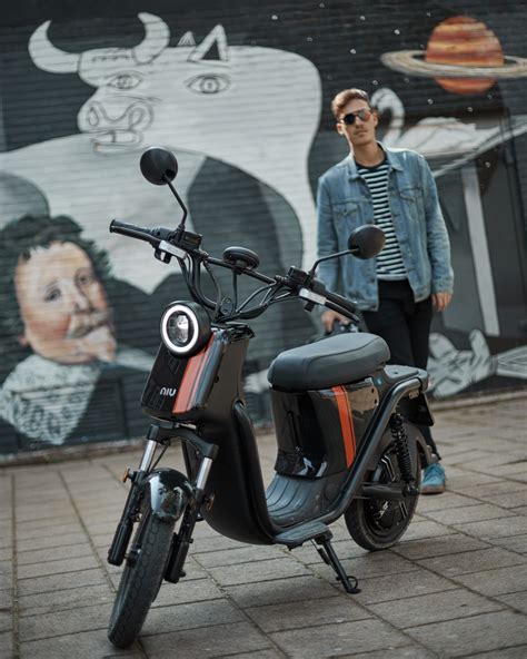 Elektrinių mopedų dizainai