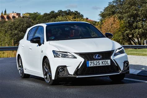 Lexus CT 200h priekis ir šonas