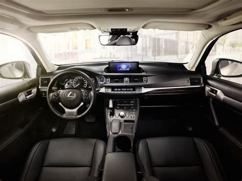 Lexus CT 200h interjeras