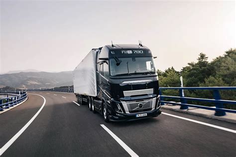 Diagrama su degalų sąnaudomis skirtingiems Volvo modeliams