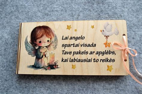 Angeliukas automobilio salone