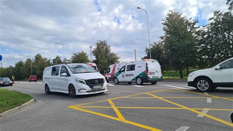Vaidotas Marozas su unikaliu automobiliu, sukryžminusiu sunkvežimį ir visureigį