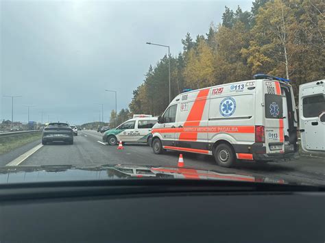 Transporto spūstis kelyje Kaunas-Prienai po avarijos