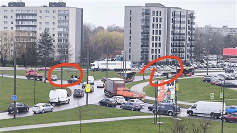 schematinė avarijos prie sankryžos iliustracija