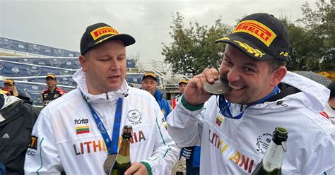Rokas Steponavičius ir Dovydas Ketvirtis po avarijos