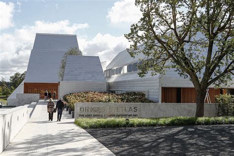 Memorialinis parkas prie muziejaus 