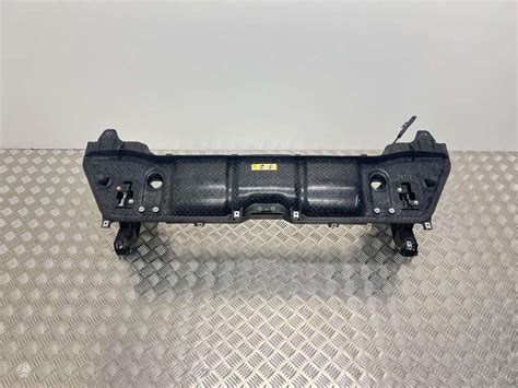 Veliūru aptraukta automobilio priekinė panelė