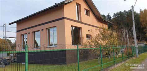 Fasadų apdailos pavyzdys su uždažytomis vinimis