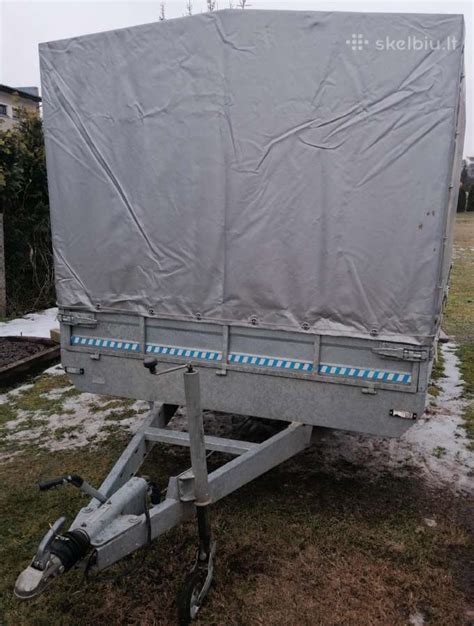 Savarankiškai pagaminta priekaba su valtimi