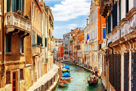 Venecijos kanalai ir gondolos