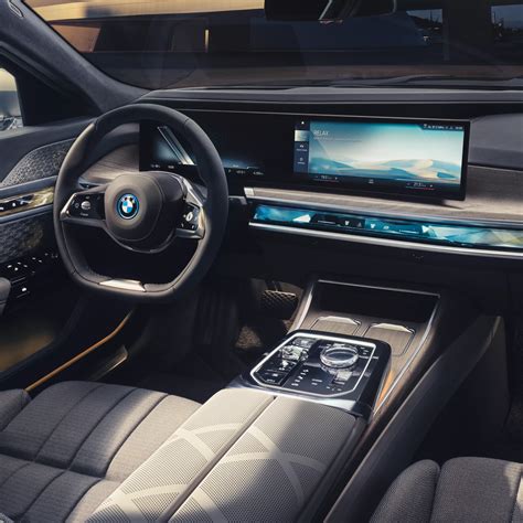 BMW i7 elektrinis sedanas