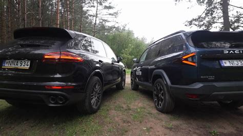 Nuotrauka, vaizduojanti didelę bagažinę ir erdvų saloną automobilio