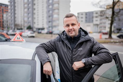 Instruktorius mokantis vairuoti