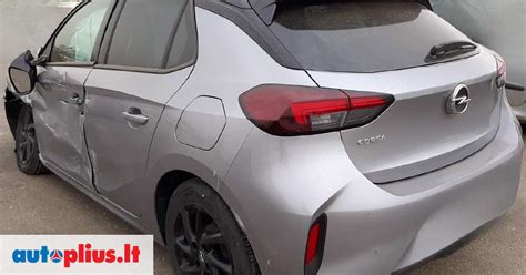 Opel Corsa automobilio kėbulo detalių apžiūra rūdžių