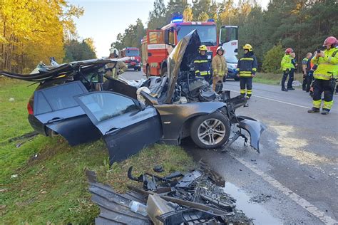 Automobilių nuolaužos po avarijos Šilutės rajone