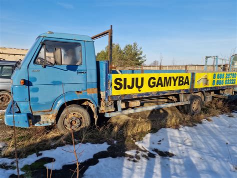 krovininis automobilis mieste