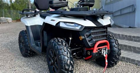 Keturračio pakabos sistema