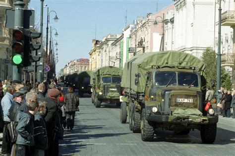 Karinių sunkvežimių parkas