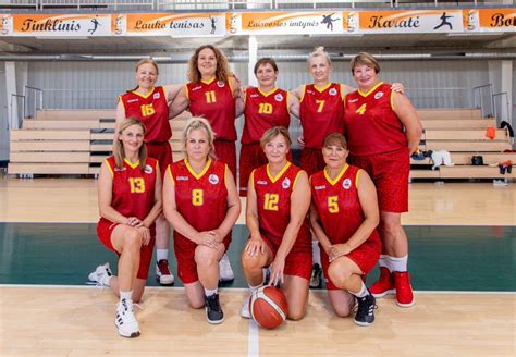 Moterų komanda su prizais