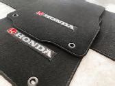 Honda CR-V automobilio interjeras su kilimėliais