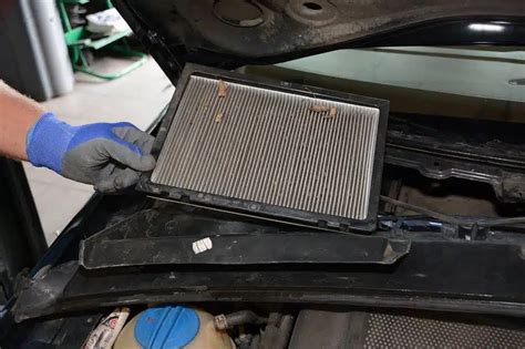 Ford Galaxy salono filtro vieta po daiktadėže