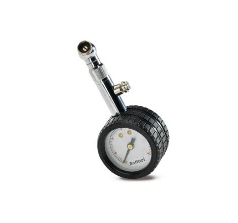 Automobilio padangos ir slėgio matuoklis