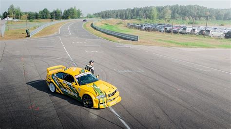 Drifto pramogos ir automobiliai