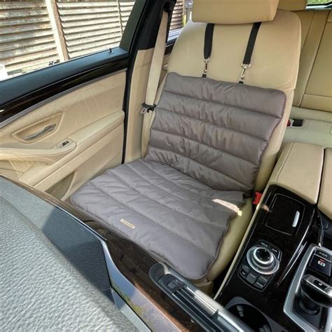 schematinis automobilio sėdynės apsauginio kilimėlio dizainas
