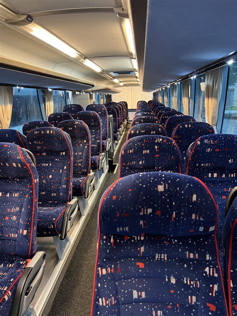 Autobuso interjeras su laisvomis priekinėmis sėdynėmis