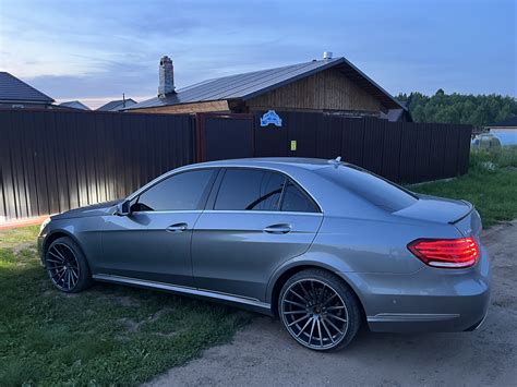 Mercedes-Benz W212 su R19 ratlankiais