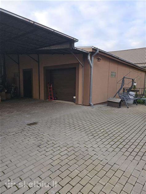 Automobilio meistras garaže