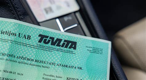 Techninės apžiūros lipdukas automobilyje