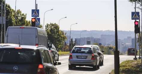 Vagys, naudojantys signalo ilgintuvą, kad atrakintų automobilį
