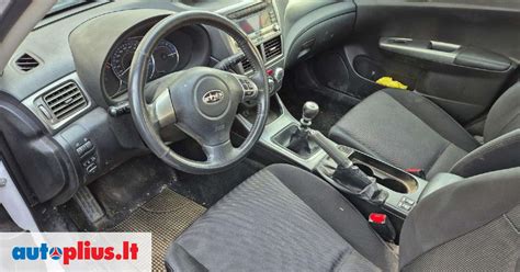 Subaru Impreza variklio skyriaus vaizdas