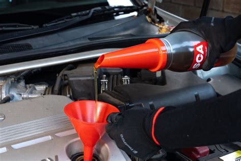 Variklio alyvos keitimo procesas