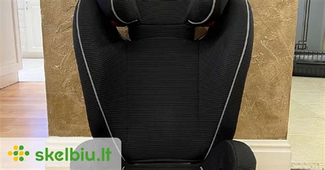 Nuotrauka: automobilio sėdynė su dėme, kurią sunku išvalyti