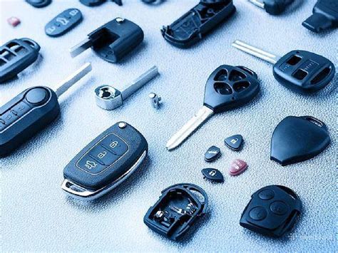 Skirtingi automobilio raktai ir jų dalys