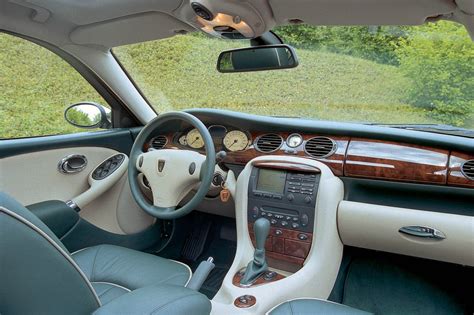 Rover 75 universalas