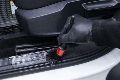 Automobilio salono valymas dulkių siurbliu