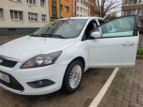Ford Focus automobilis su diskiniais stabdžiais