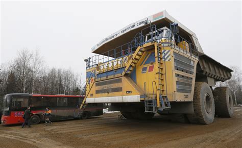 Didziausias pasaulio sunkvezimis BelAZ