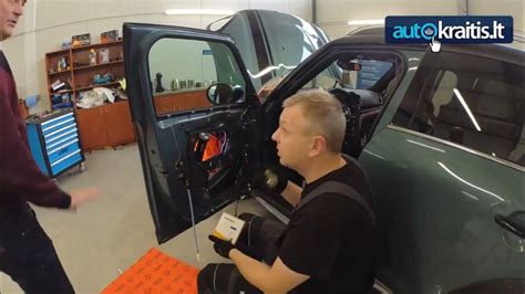 Automobilio lipduko klijavimo procesas