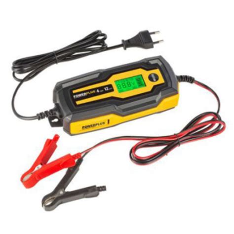 Nuotrauka su įvairiais akumuliatorių įkrovikliais