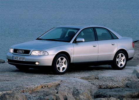 Audi A4 B5 variklio skyrius