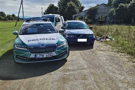 Policijos gaudynės su „Saab“ automobiliu