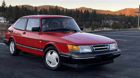 Istorinis „Saab 900“ modelis