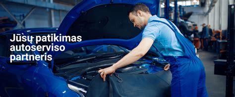 Automobilio serviso meistras dirba su vairo mechanizmu