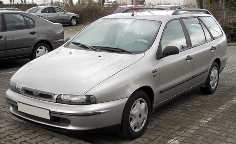 Nuotrauka Fiat Marea Weekend 1.9 JTD 110 SX automobilio interjero ir bagažinės